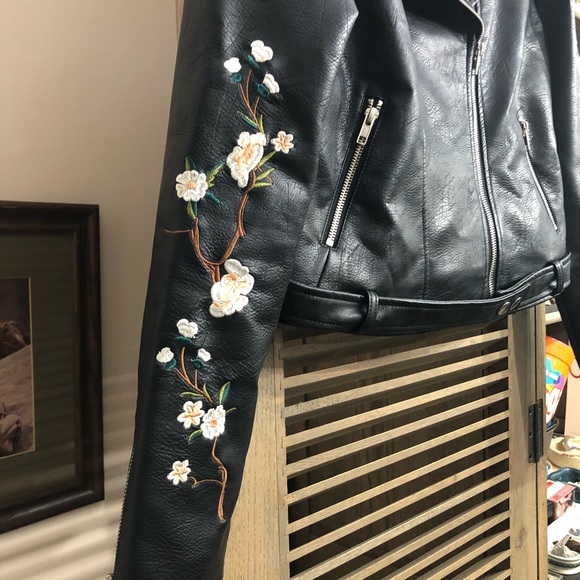 Jacket/Vegan leather/black with Exquisite Detail - Picture 2 of 4